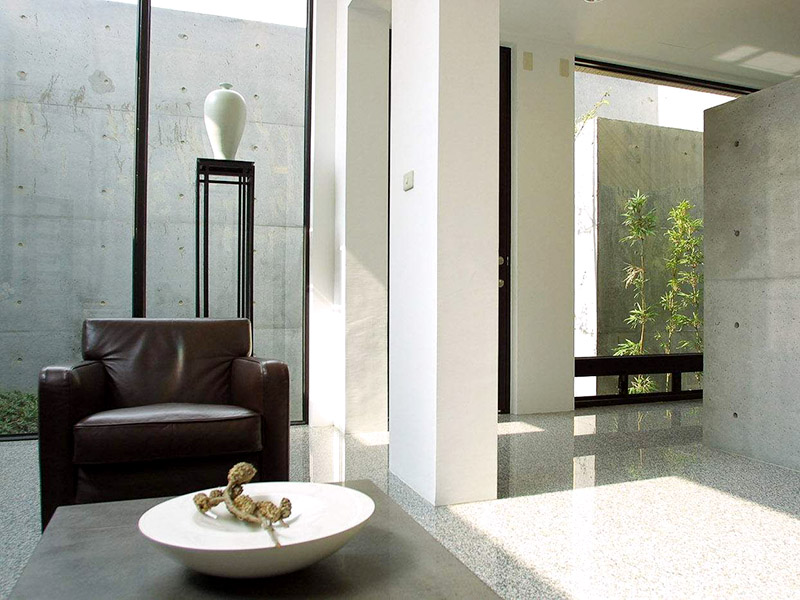 無機涂料能否直接在水泥墻面施工？